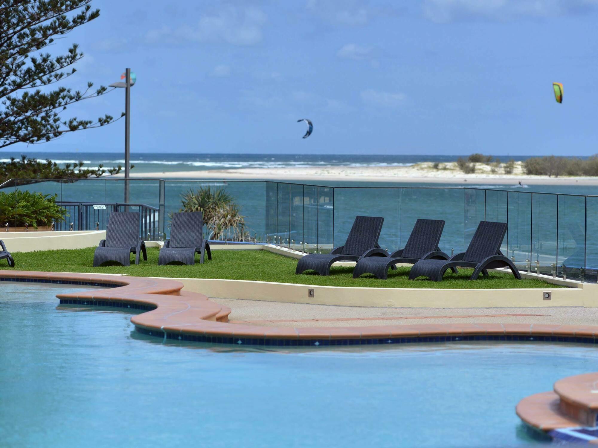 Aparthotel Breakfree Grand Pacific Caloundra Exterior foto